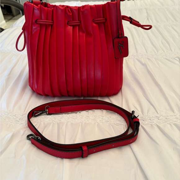 Vera Wang Barrel Bag - Picture 5 of 6